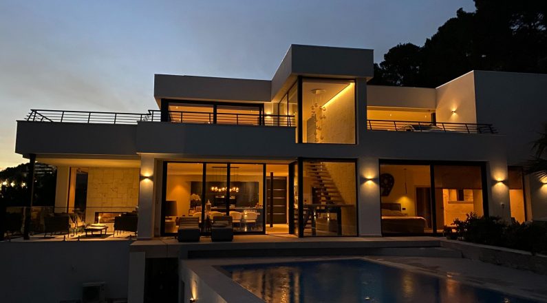 Aannemer Costa Blanca - Nieuwbouw Altea Avenida Denia night